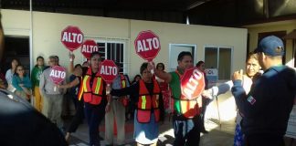 Instruyen en educación vial al alumnado y tutores de cinco escuelas de nivel básico