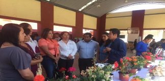 Participa Adriana Atristain Orozco en feria de agricultura en Sola de Vega