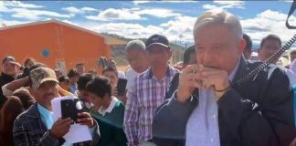 Preferible una flauta que un arma: AMLO