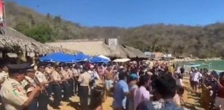 Militares ponen a bailar a turistas en Oaxaca
