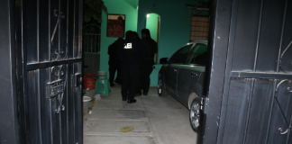 Exhiben irrupciónde la Fiscalía en casa de Vera Carrizal