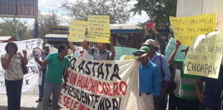 Pobladores de Choapan protesta en Congreso, insisten en destitución de administrador