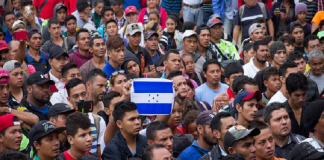 Caravana migrante planea ingreso masivo a México este lunes