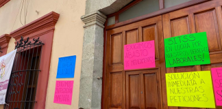 Protestan trabajadores de salud por desaparición del Seguro Popular