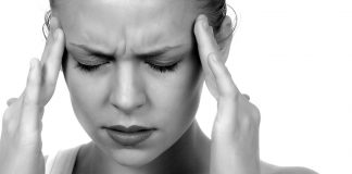 Compresas frías y masajes alivian la migraña por estrés: IMSS