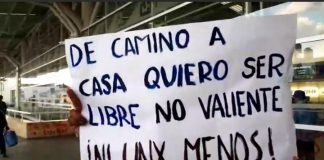 Protesta comunidad LGBT en el ADO, exigen cárcel para taxista agresor