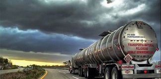 IP entrega autotanques en Oaxaca, por compromiso con gobierno