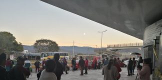 Pobladores de Teopoxco toman Ciudad Administrativa, exigen desaparición de poderes