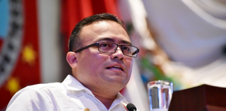 Exhibe diputado de Morena a titular del IEEPO