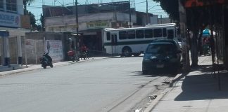 Con bloqueos, colonos de Mexicapam piden justicia por anciana atropellada