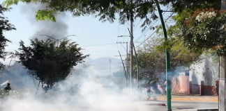 Se enfrentan policías y pobladores en Astata