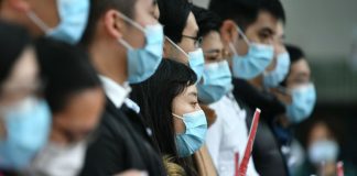 China admite “insuficiencias” en combate a coronavirus, ya suman 425 muertos