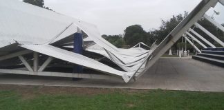 Fuerte viento deja daños en Tuxtepec, colapsa estructura