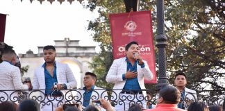 Ayuntamiento y banda Tierra Mojada ofrecen espectáculo en el kiosco de la ciudad