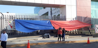 Protestan sindicalizados de la S.22 en Congreso Local de Oaxaca