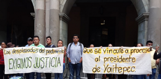 Desplazados del Pedimento mantienen plantón en el zócalo