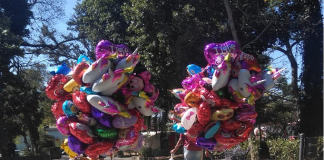 Regulaciones al plástico ‘desinflan’ negocio de globos por Día de San Valentín