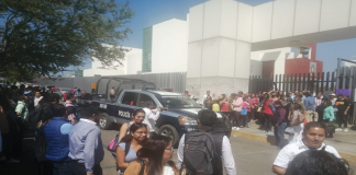 Habitantes de Teopoxco protestan en el Congreso local