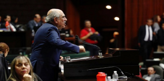 Aprueban diputados llevar a la SCJN controversia sobre sueldos del INE