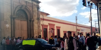 Por segundo día, empleados toman oficinas de salud