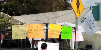 Protestan en el IMSS; sindicalizados instalan plantón