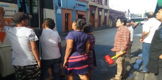 Locatarios del mercado 20 de noviembre bloquean calles en el Centro Histórico