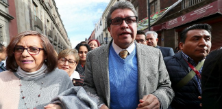 Morena busca regular circulación de tractocamiones
