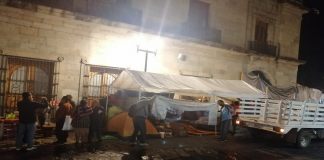 Desplazados de Xoxo levantan plantón de palacio de Gobierno