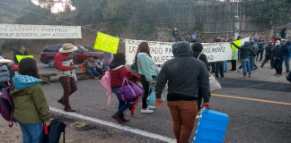 Con bloqueo, pobladores de Dinicuiti exigen reconocimiento de agencia