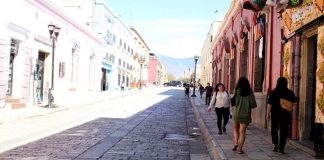 Reordena Ayuntamiento capitalino comercio informal del Andador Turístico