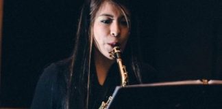 La joven María Elena se reencuentra con el saxofón