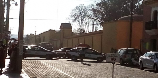 Taxistas de Tlacolula bloquean calles en el municipio; denuncian invasión de rutas