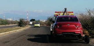 Aparatoso accidente en Ixtaltepec solo deja daños materiales