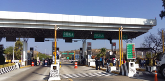 Normalistas toman la caseta de Huitzo