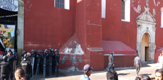 Locatarios del 20 de Noviembre disputan espacios; impiden instalación de comerciante