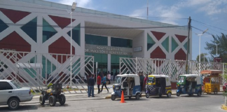 Marchan trabajadores del Hospital de Juchitán por falta de insumos
