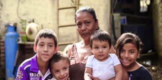 Viven en situación de pobreza 346 mil madres solteras en la ciudad