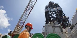 Se viene abajo 22% la cotización del crudo mexicano