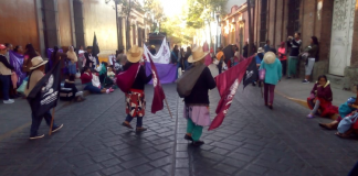 Bloquean Casa Oficial y cierran palacio de gobierno en demanda de justicia