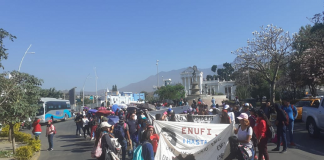 Marchan normalistas para exigir contratación inmediata