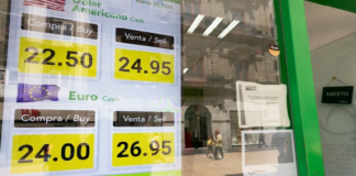 Peso sigue avanzando; cierra a 23.18 por dólar