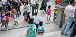 Educadores adaptan medidas para entregar alumnos a la salida escolar