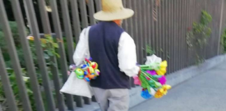 Juventino viaja a la CDMX dos veces al año desde Oaxaca para vender