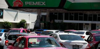 Bajó la gasolina para “que no se sienta tanto la crisis”: AMLO