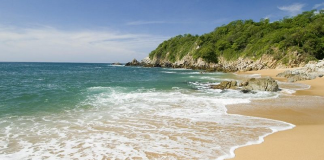 Desaparece extranjero en Zicatela, CEPCO inicia búsqueda