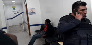 Hombre fallece al interior de farmacia