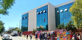 Por segundo día normalistas protestan en edificio de la S.22