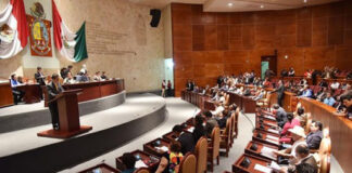 Castigo de hasta 4 años de cárcel a quienes acosen con silbidos y piropos: Congreso