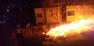 Dependencias trabajan coordinadas en incendio en Cerro del Crestón