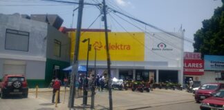 Ciudadanos clausuran simbólicamente Elecktra en Oaxaca